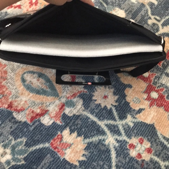 SwissGear The Maya Computer Sleeve - Picture 6 of 6